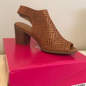 Dreampairs peep-toe block heel shoes - new in box
